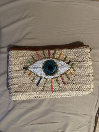 Schicke Stroh Clutch mit Eye-Design für den Sommer!
