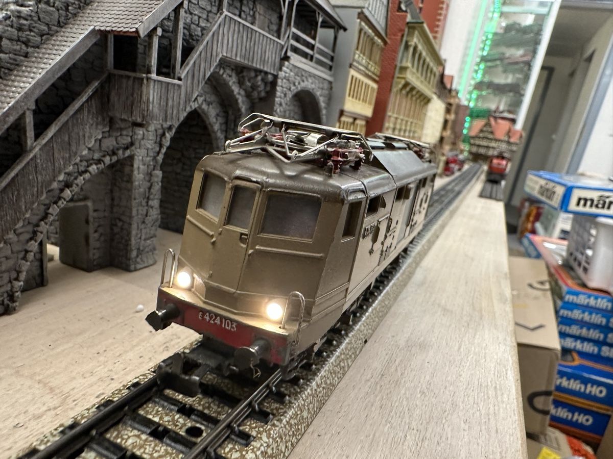 Märklin Modelleisenbahnen: Märklin 3035 FS BR 424 103 Breda – Gebraucht aus Lupsingen von New-Haven