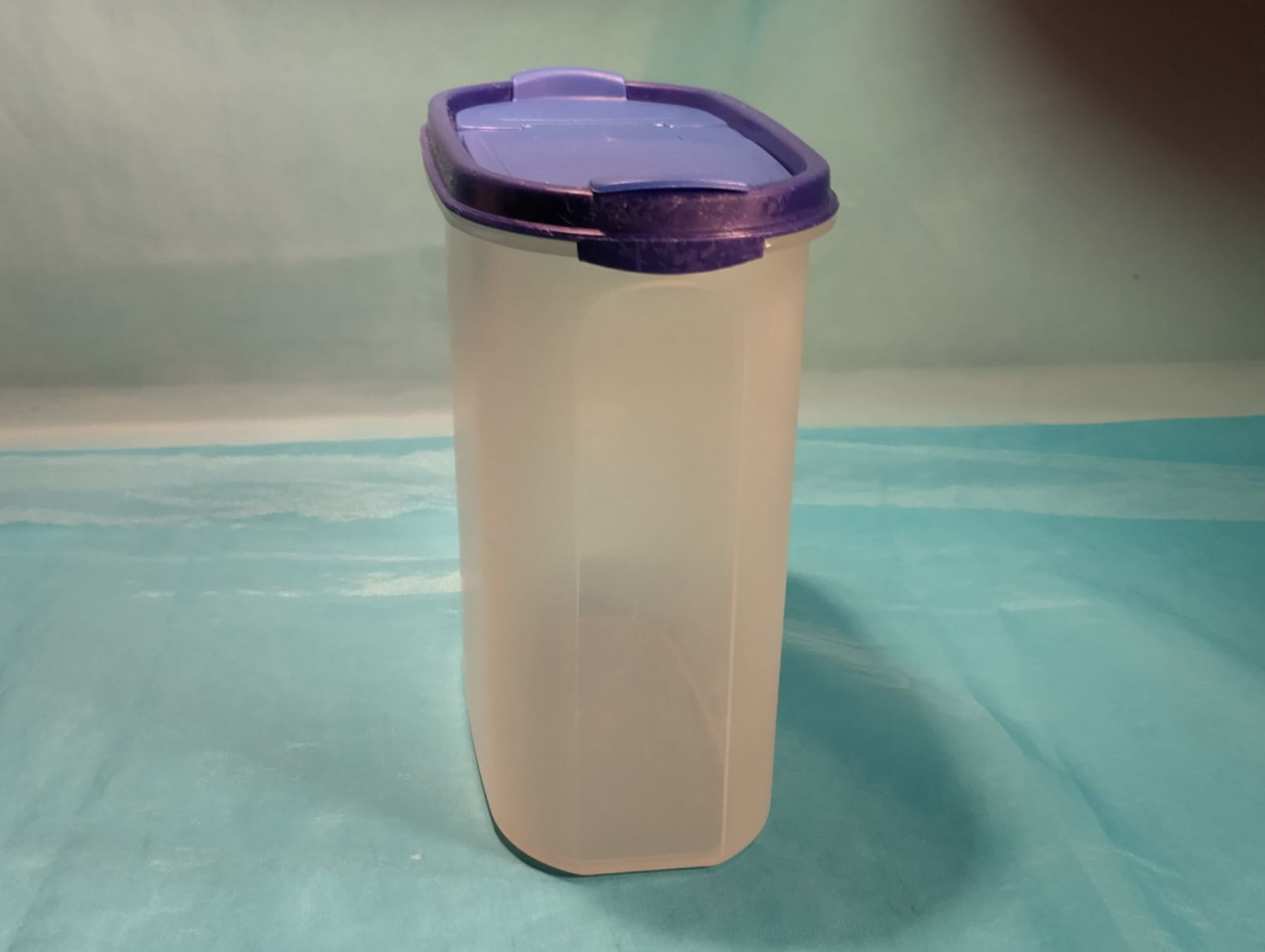Tupperware Behälter & Ähnliches: Tupperware Behälter mit 2 Oeffnungen, 1.7L – Gebraucht aus Bellach von JingleCherry 1