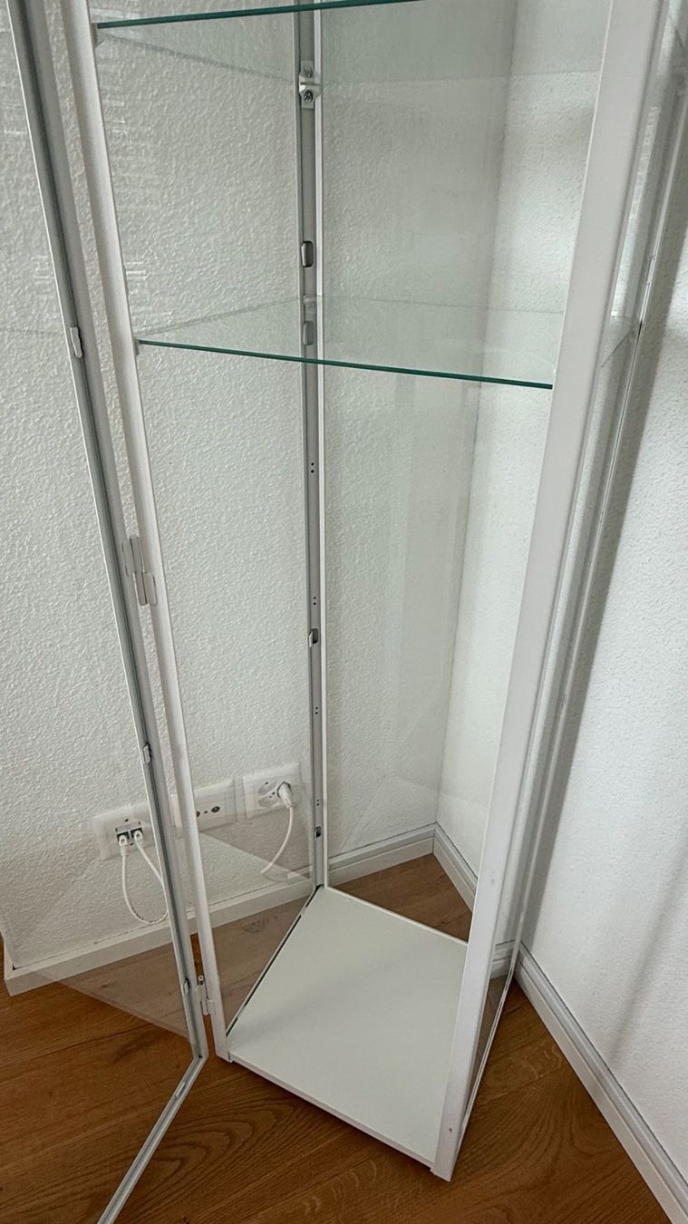 Ikea Vetrine: Vitrine IKEA – Usato da Stäfa venduto da dondolo10 2