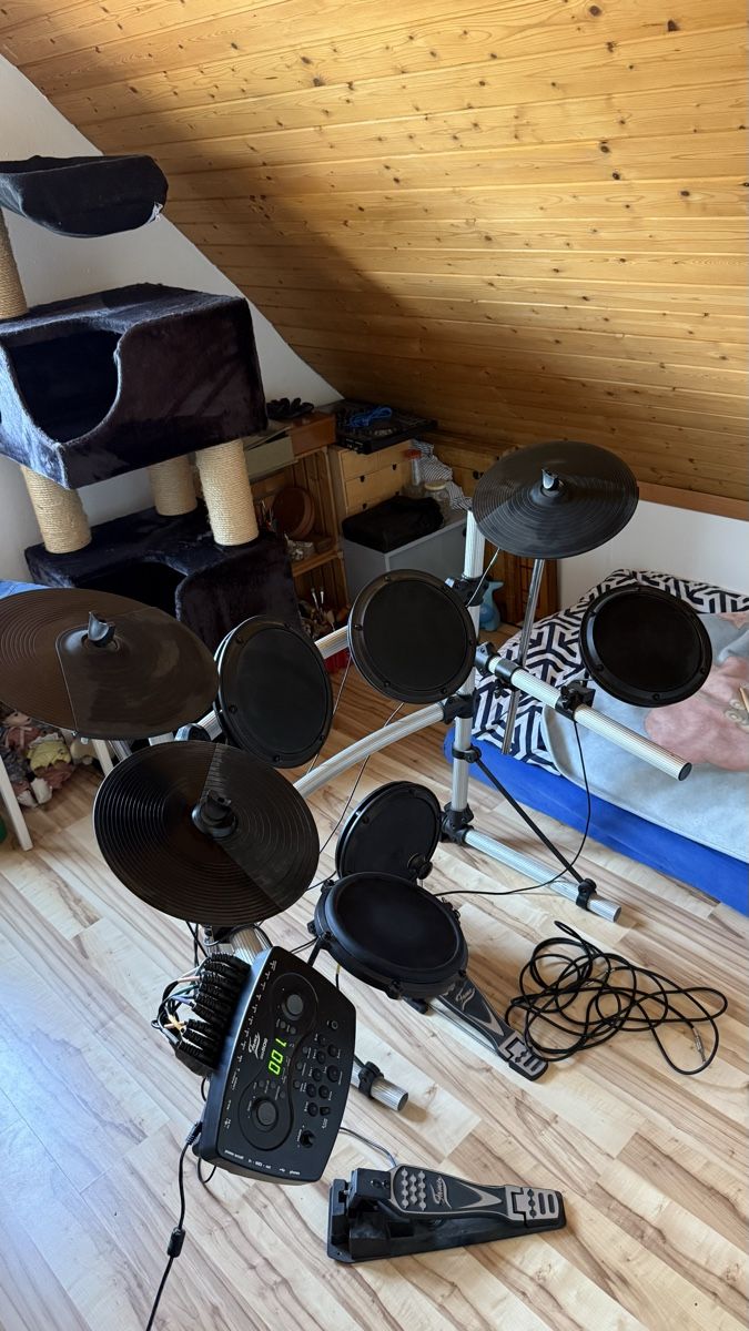 Strumenti musicali: Fame DD506 Schlagzeug – Usato da Däniken SO venduto da sunnyresales