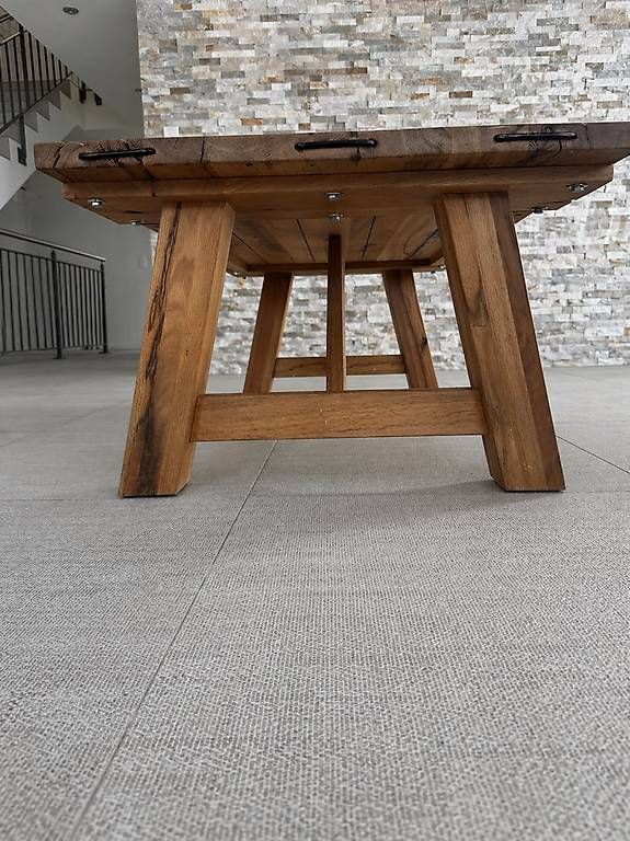 Tische: Massiver Eichenholz-Tisch, robust & stabil, 130x70cm – Gebraucht aus Veltheim AG von urani07 4