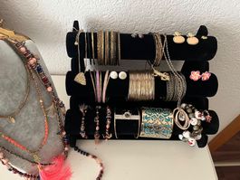 Schmuck lot neund getragen
