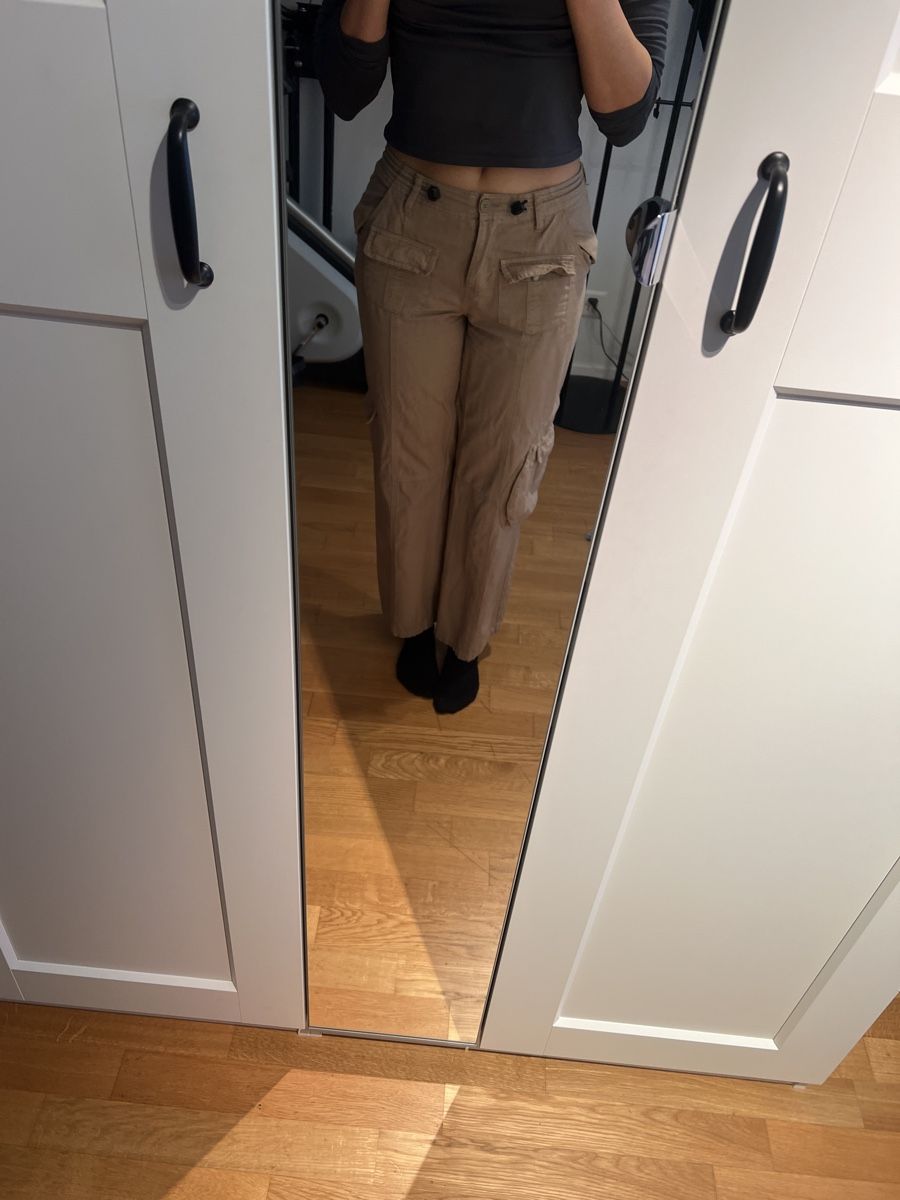 Brandy Melville Jeans: Brandy Melville Cargo Pants – Usato da Wettingen venduto da Jaaani