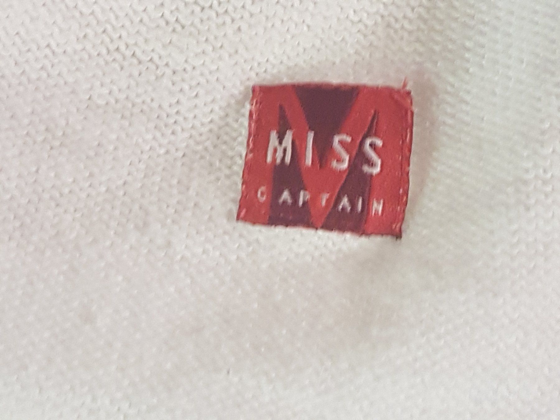 Maglioni & Felpe: Pull avec capuchon taille M marque Miss Captain – Usato da Villiers venduto da san_jn5w 2