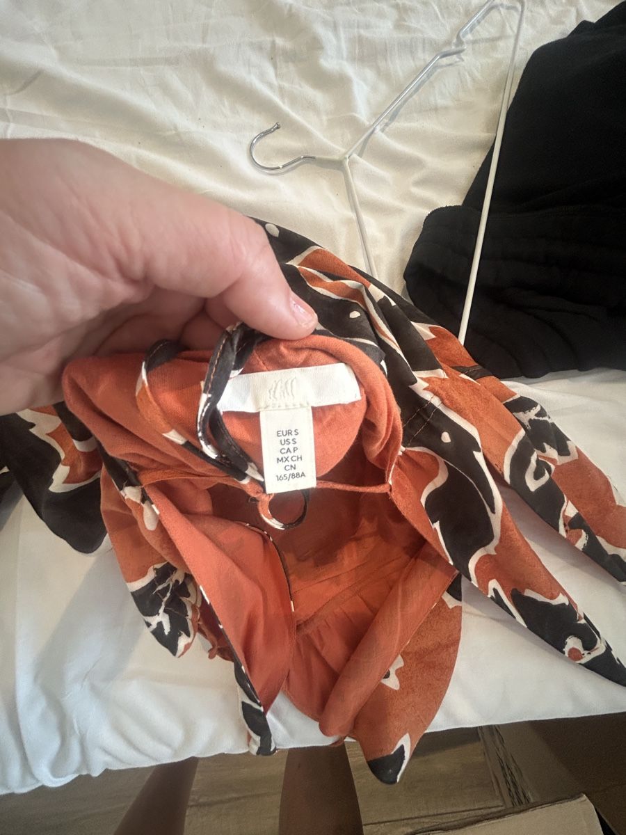 H&M Vestiti: H&M Summer Dress, Floral Pattern, Spaghetti Strap, Size Smal – Nuovo (secondo la descrizione) da Marin-Epagnier venduto da Kty_1907 7