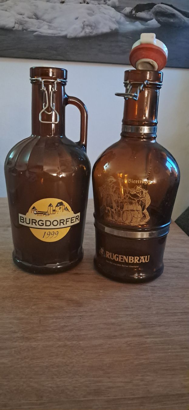 Verres, cruches & bouteilles: 2 Bierflaschen 2l – D'occasion à Nidau par Darkpooh