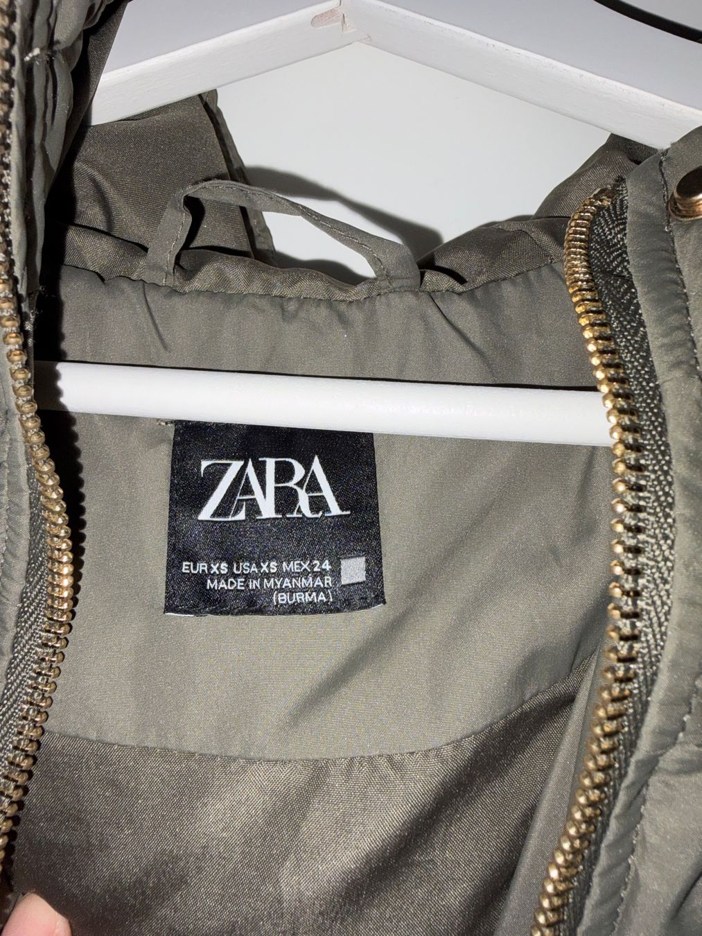 Zara Gilets & Westen: Zara Steppweste olivgrün – Gebraucht aus Aarau von don_9hqj 2