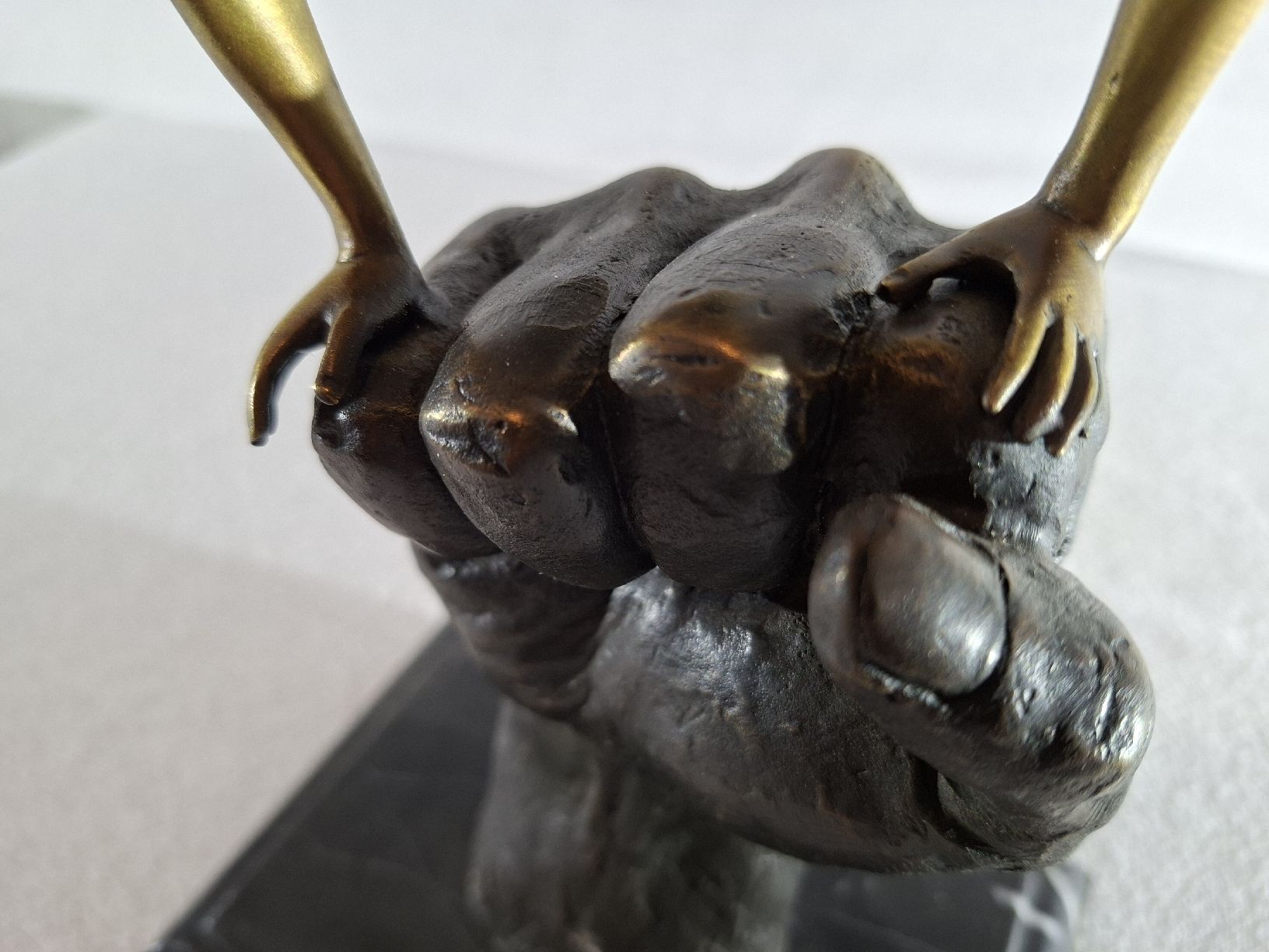 Sculture & Statue: Bronze nackte Turnerin auf Hand – Usato da Grindelwald venduto da carro5 8