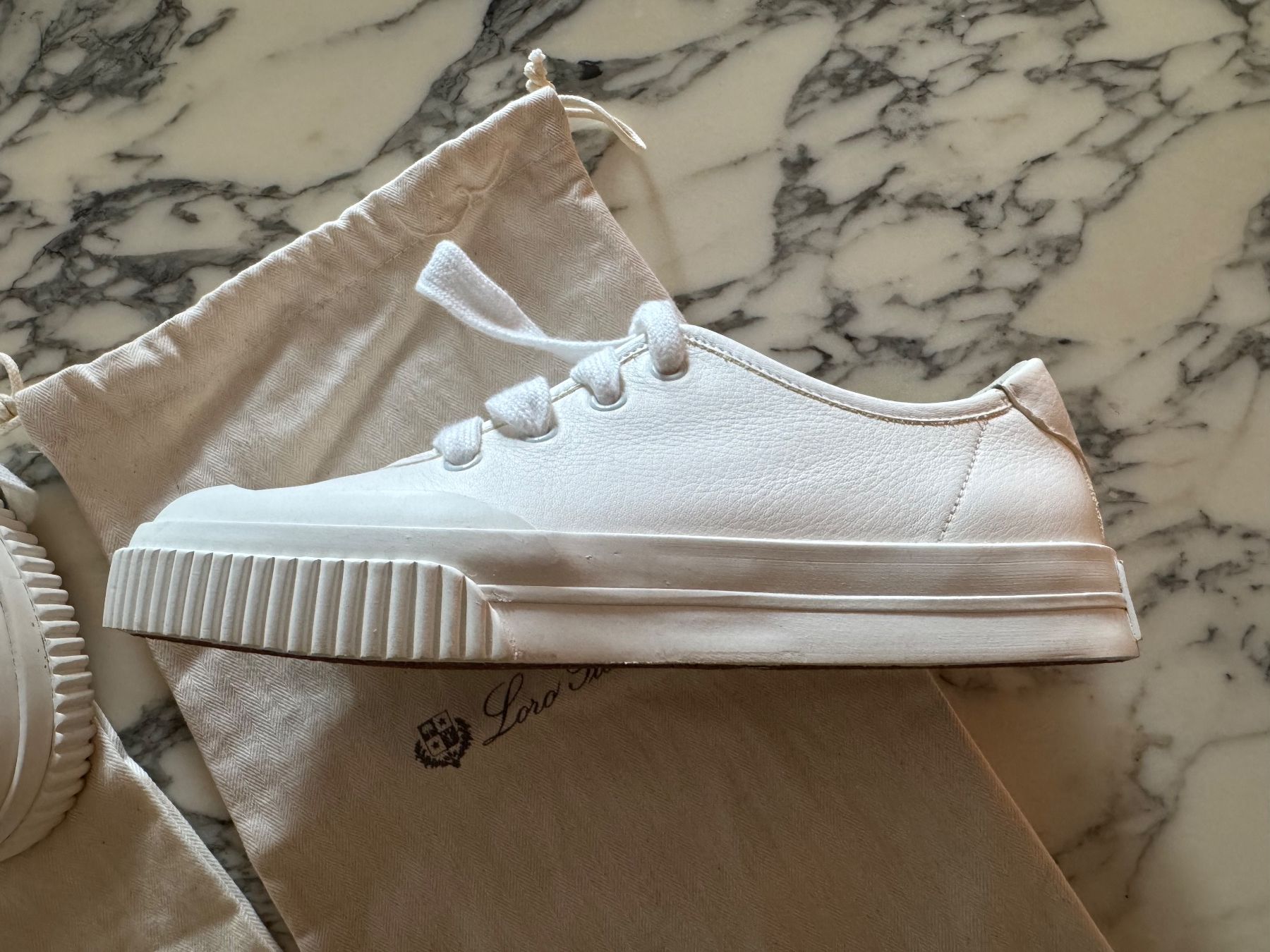 Loro Piana Scarpe da donna: Loro Piana Sneakers weiss 38 – Usato da Meilen venduto da Antete 3