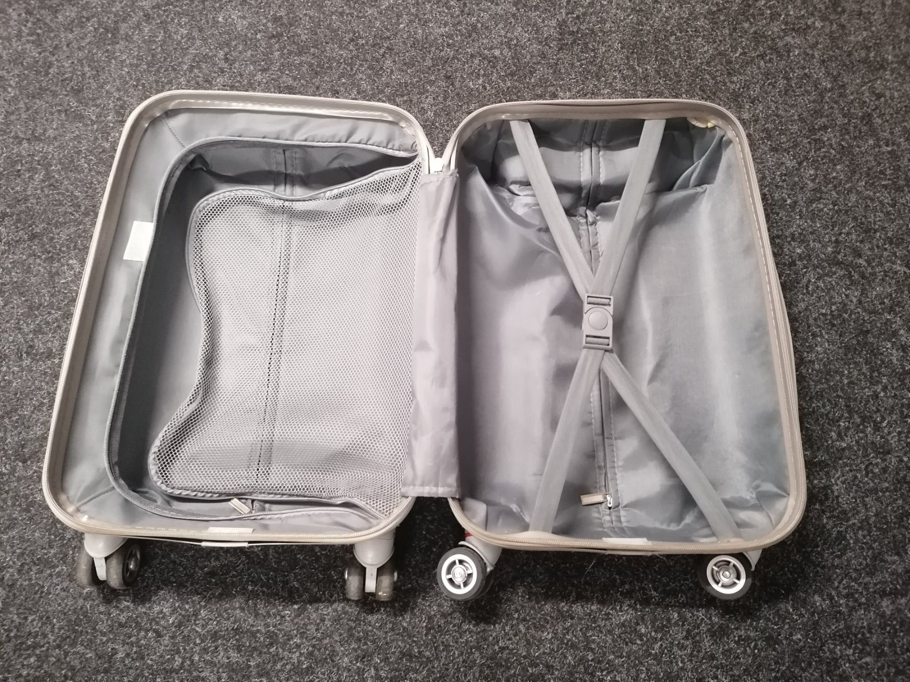 Valises de voyage: Reisekoffer – Défectueux à Geroldswil par carcan1707 4