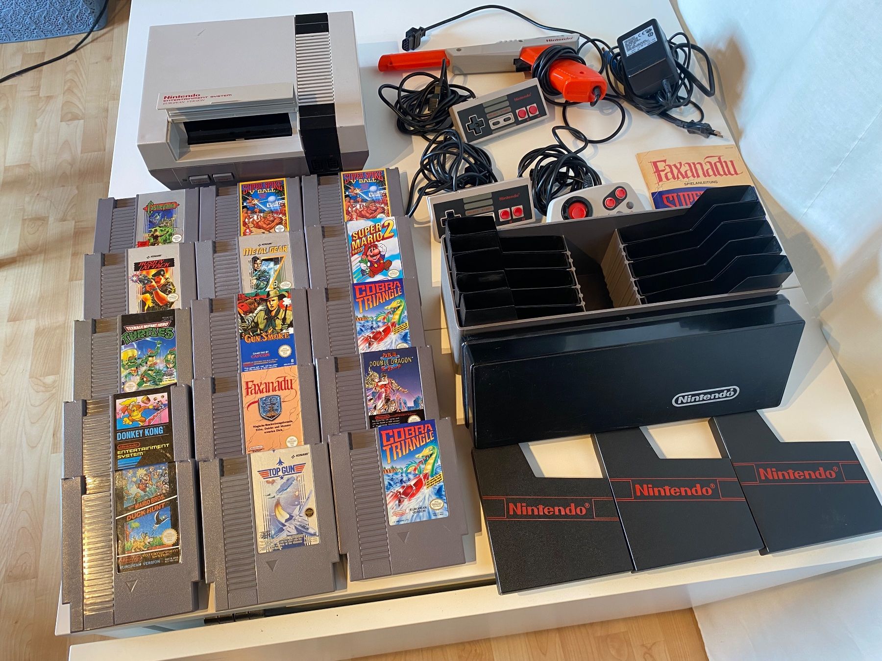 Nintendo Consoles: Nintendo NES + jeux + accessoires – D'occasion à St-Prex par Okoala