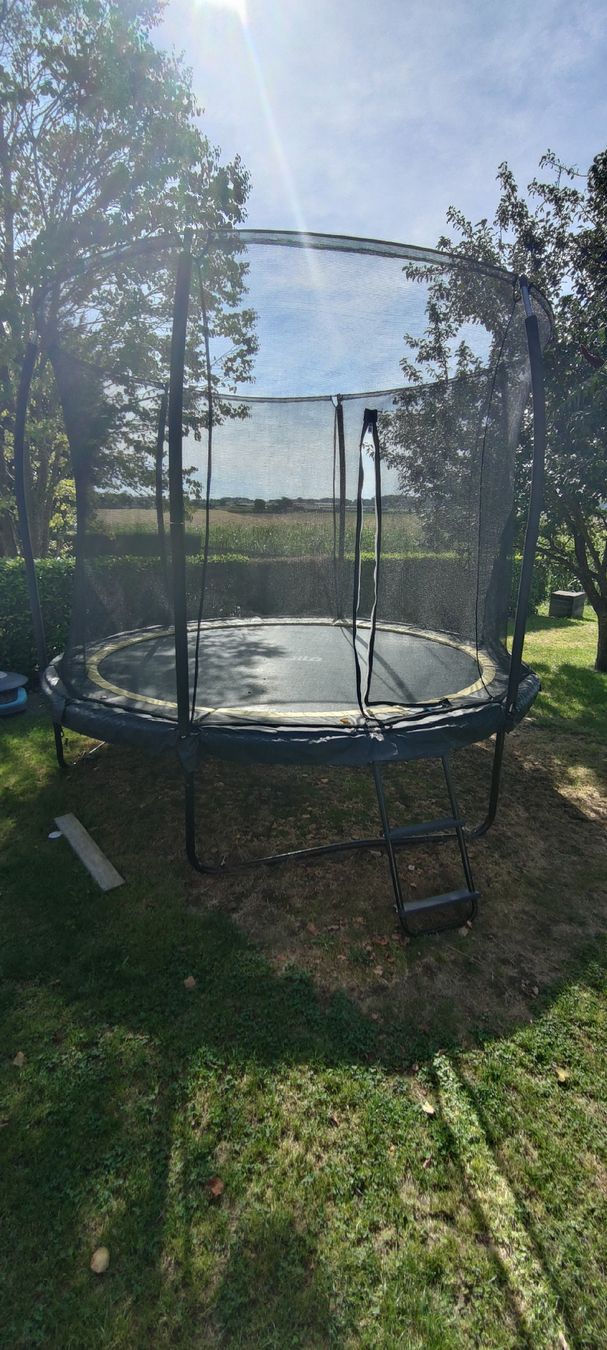 Salta Trampolini: Salta Trampolin 400cm – Usato da Altnau venduto da dolores6 1