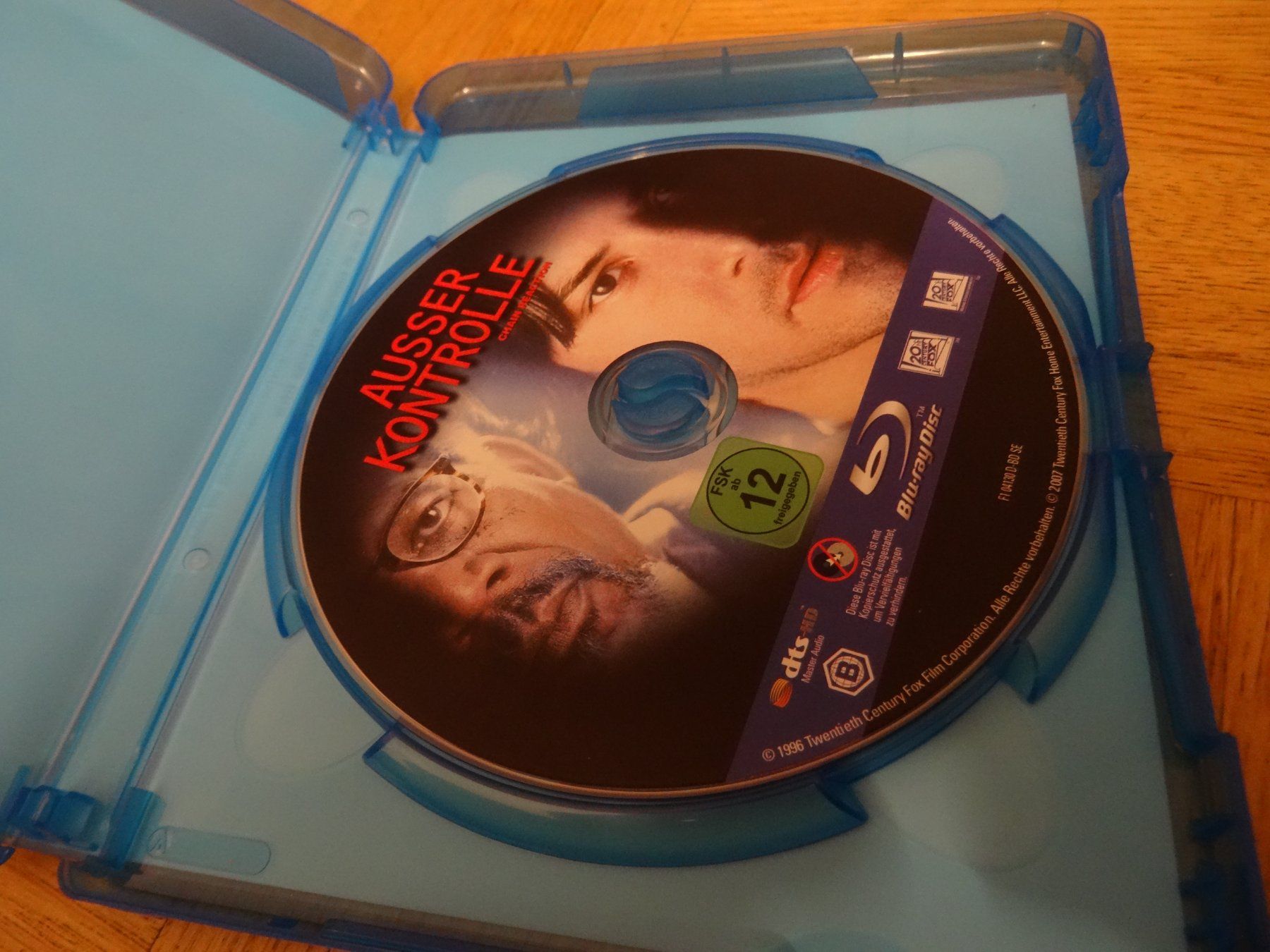 Tutti i DVDs: Ausserr Kontrolle BLU-RAY – Usato da Olten venduto da Disc-Verkauf 1