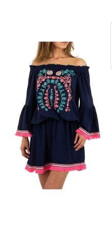 Robe d'été bleue marine à épaules dénudées et broderies