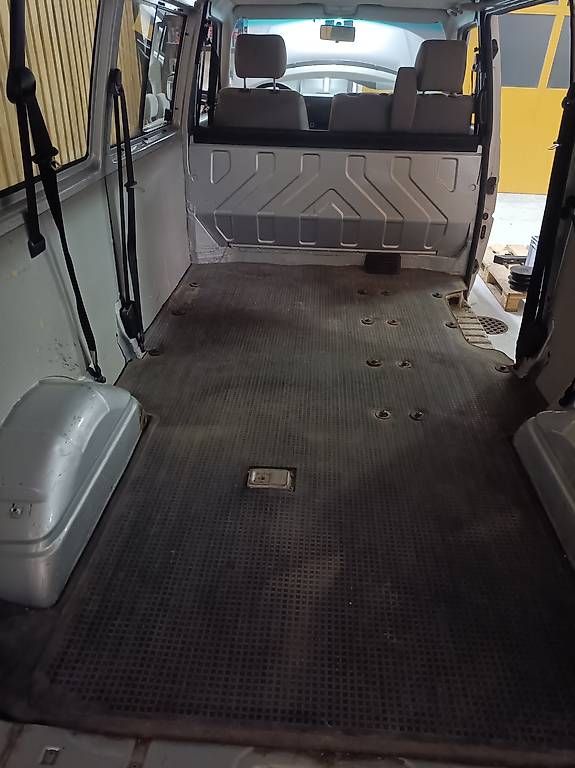VW Toutes les pièces auto: VW T4 Teppich – D'occasion à Rickenbach LU par kel_2zfz