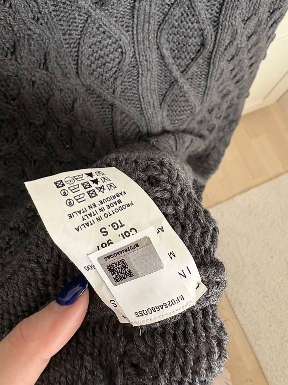 Moncler Autres vêtements femmes: Moncler Poncho – D'occasion à Jona par xweeknd 2