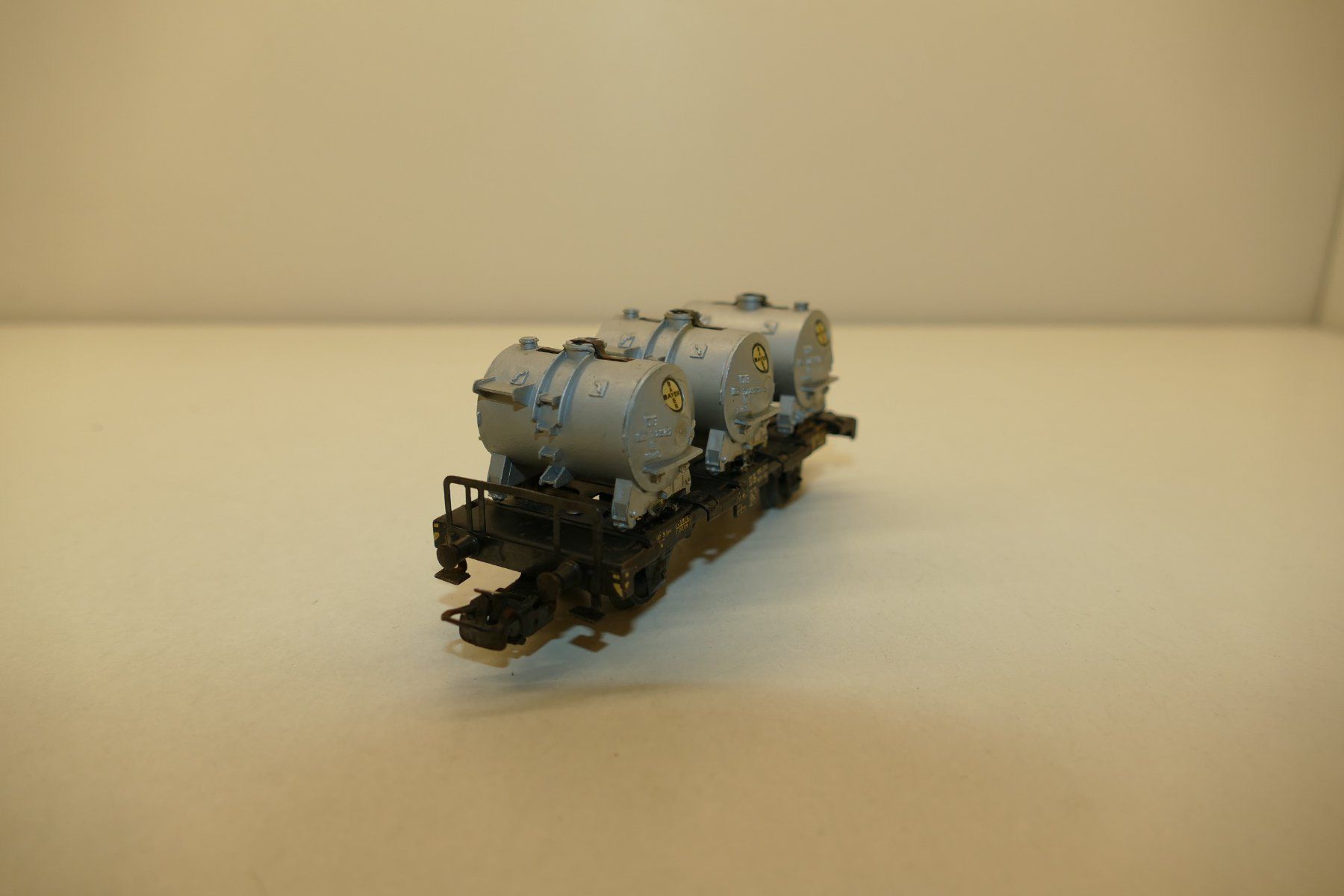 Märklin Modellini di ferrovie: Märklin H0: DB Behältertragwagen Bayer – Usato da Niederhasli venduto da rail-duerst 1