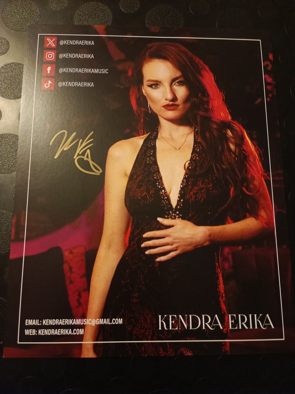 Autografi: Kendra Erika - US Musikerin - handsigniert – Usato da Menziken venduto da Artographs
