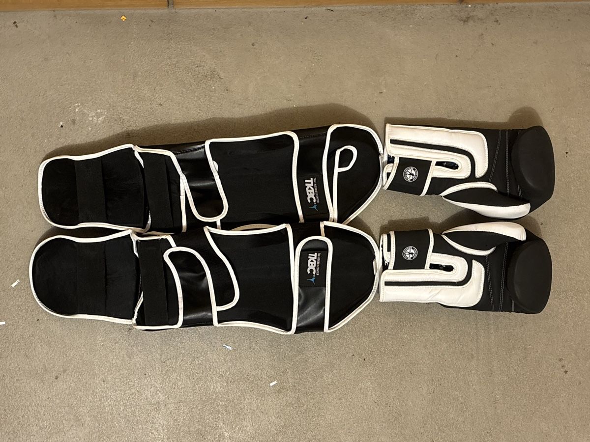 Altri accessori da uomo: Shin Guards and Gloves TKBC Black White Size L – Usato da steinhausen venduto da pat_nc2x 1