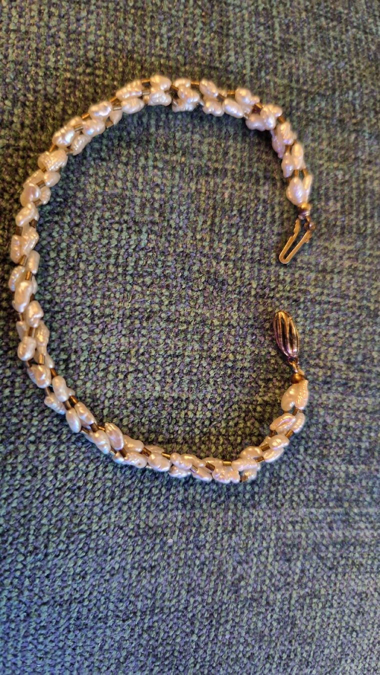 Armbänder & -reifen: Elegantes Perlenarmband, Vintage Look – Gebraucht aus Oberengstringen von Asteroid56 4