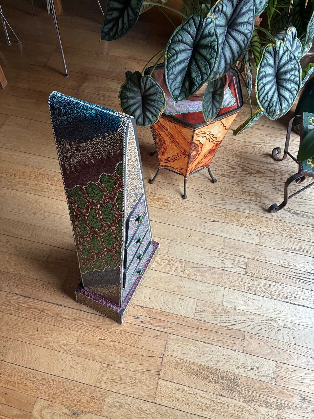 Cassettiere: Möbeli, bemalt, pyramidenförmig, mit 4 Schubladen – Usato da Zürich venduto da thetschi 5