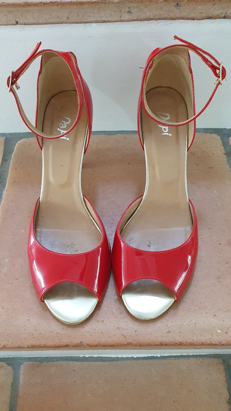 Damenschuhe: Rot-goldene High Heels – Gebraucht aus Jona von Lucie.P