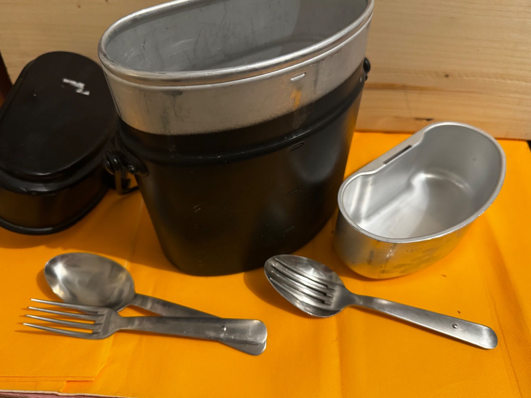 Geschirrsets: Gamelle Essgeschirr – Gebraucht aus Thun von Atelier 4