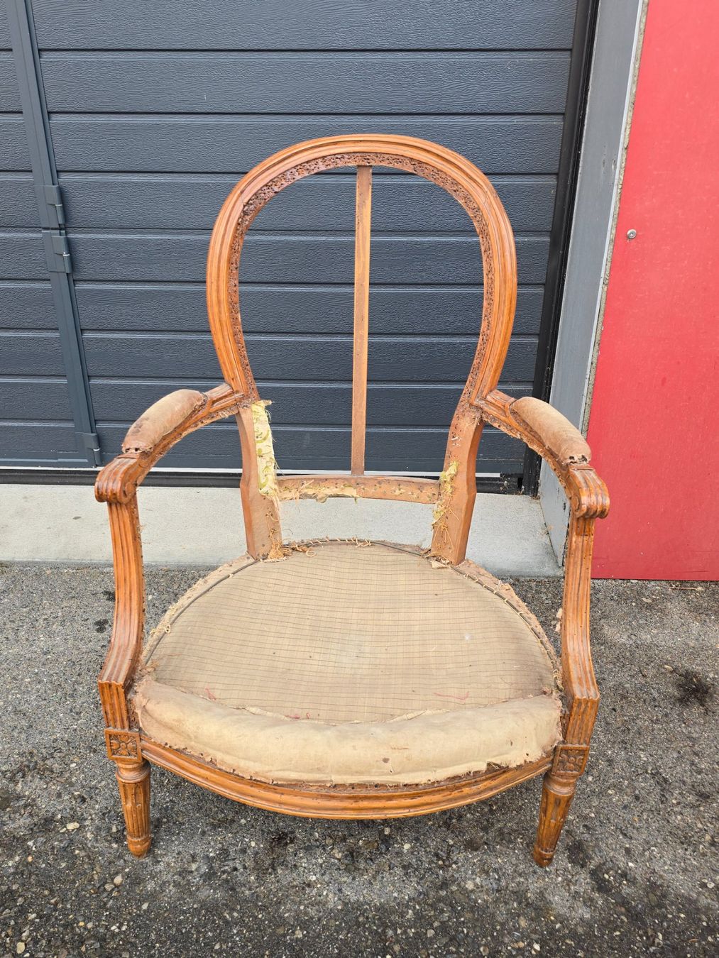 Poltrone: Drei Louis XVI Fauteuils – Usato da Luzern venduto da Sainte-Victoire 9
