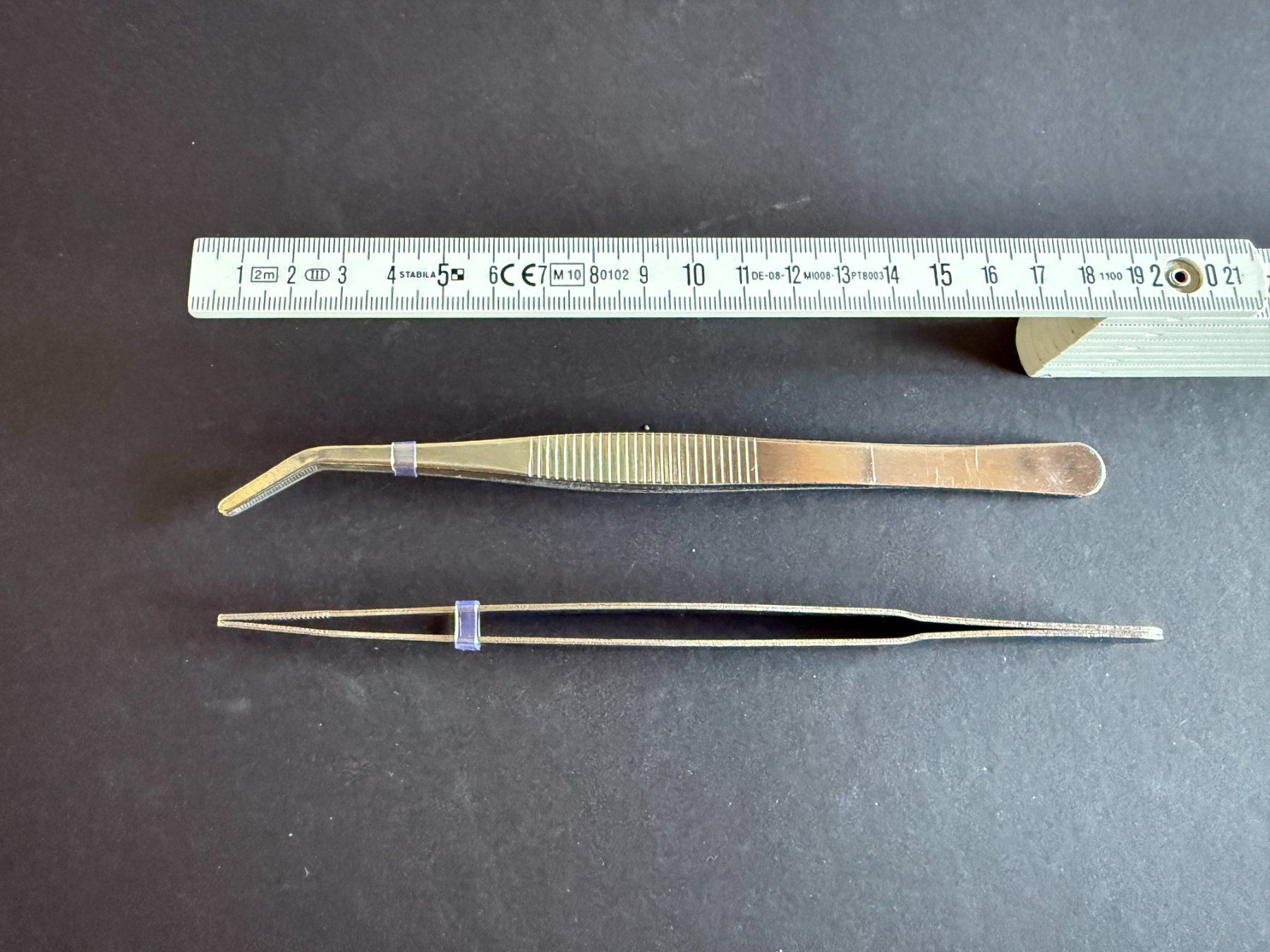 Tutti gli attrezzi: Set mit 2 Pinzetten 20 cm, gerade und gebogen – Nuovo e nell'imballaggio originale da Lützelflüh-Goldb venduto da Elementis