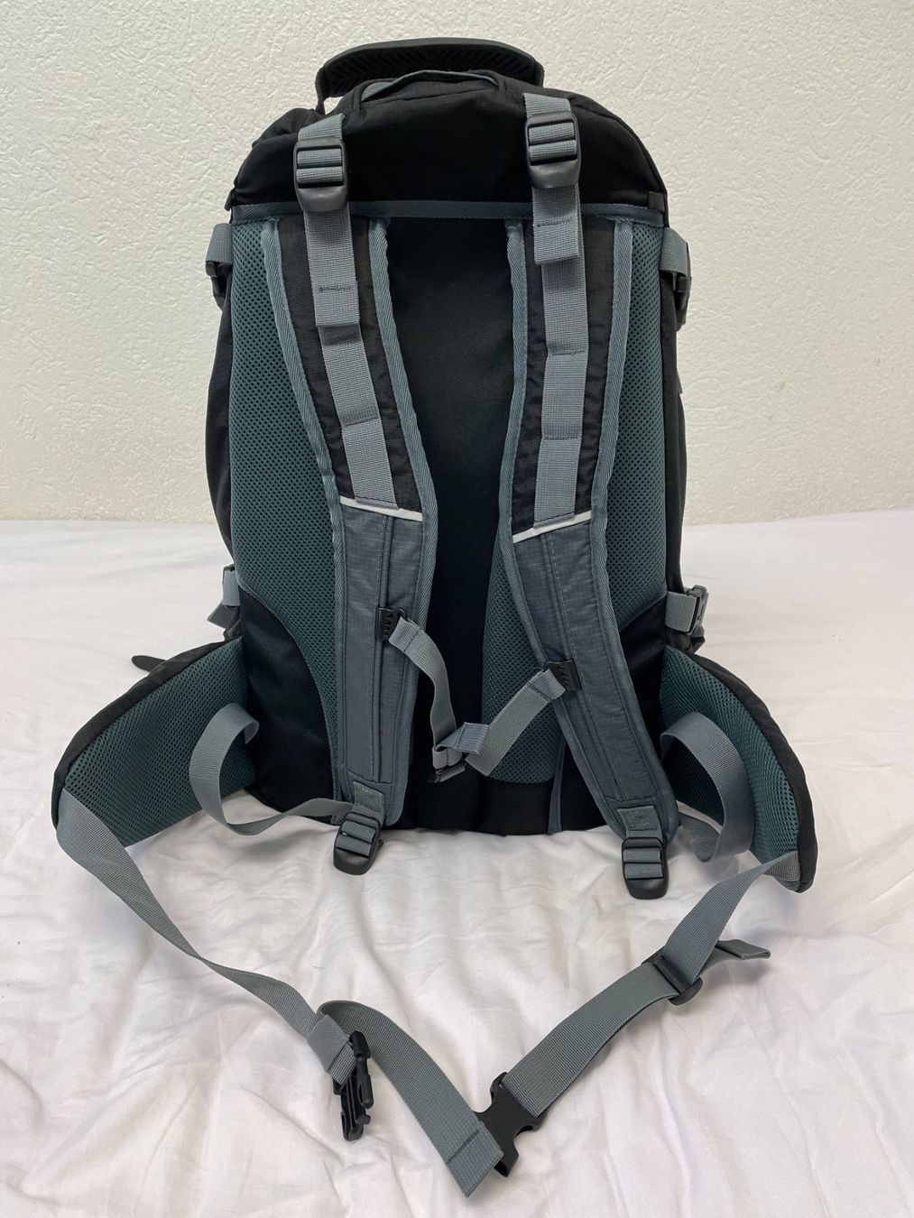 Zaini: NIKKO Rucksack Tundra 40 Schwarz-Grau – Usato da Zollikon venduto da yaris0505 3