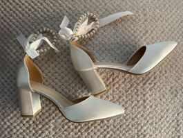 Damenschuhe mit Perlen und Schleife weiss Grösse 38