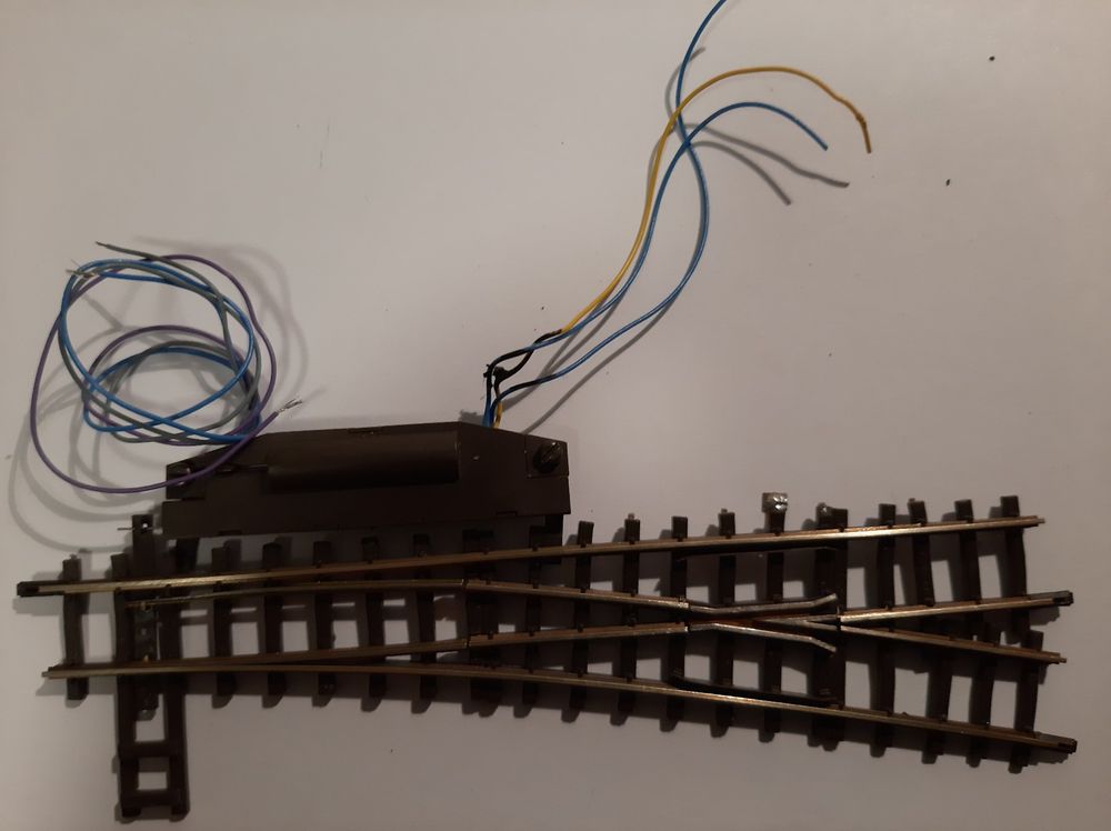 Bemo Modelleisenbahnen: Bemo H0m 4206 000 elektrische Weiche rechts 12° – Gebraucht aus Thun von Schwarzsee48 2