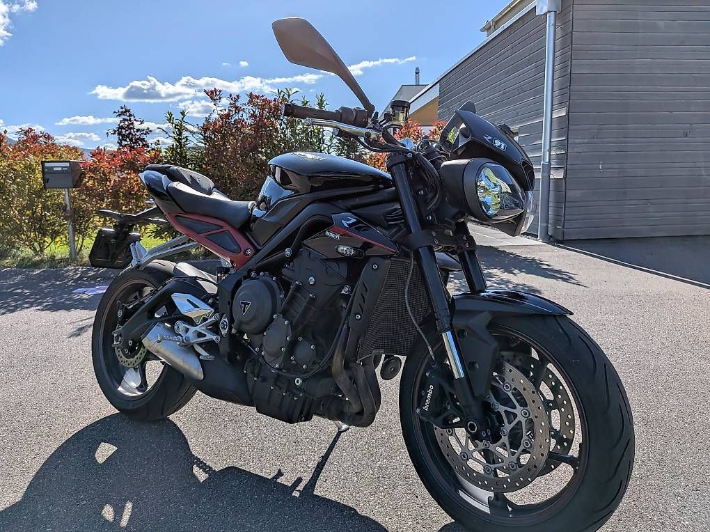 Strada: Street Triple R 765 ABS – Usato da Vicques venduto da Famikottelat
