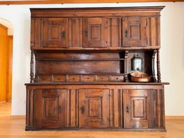 Antikes Nussbaum-Buffet