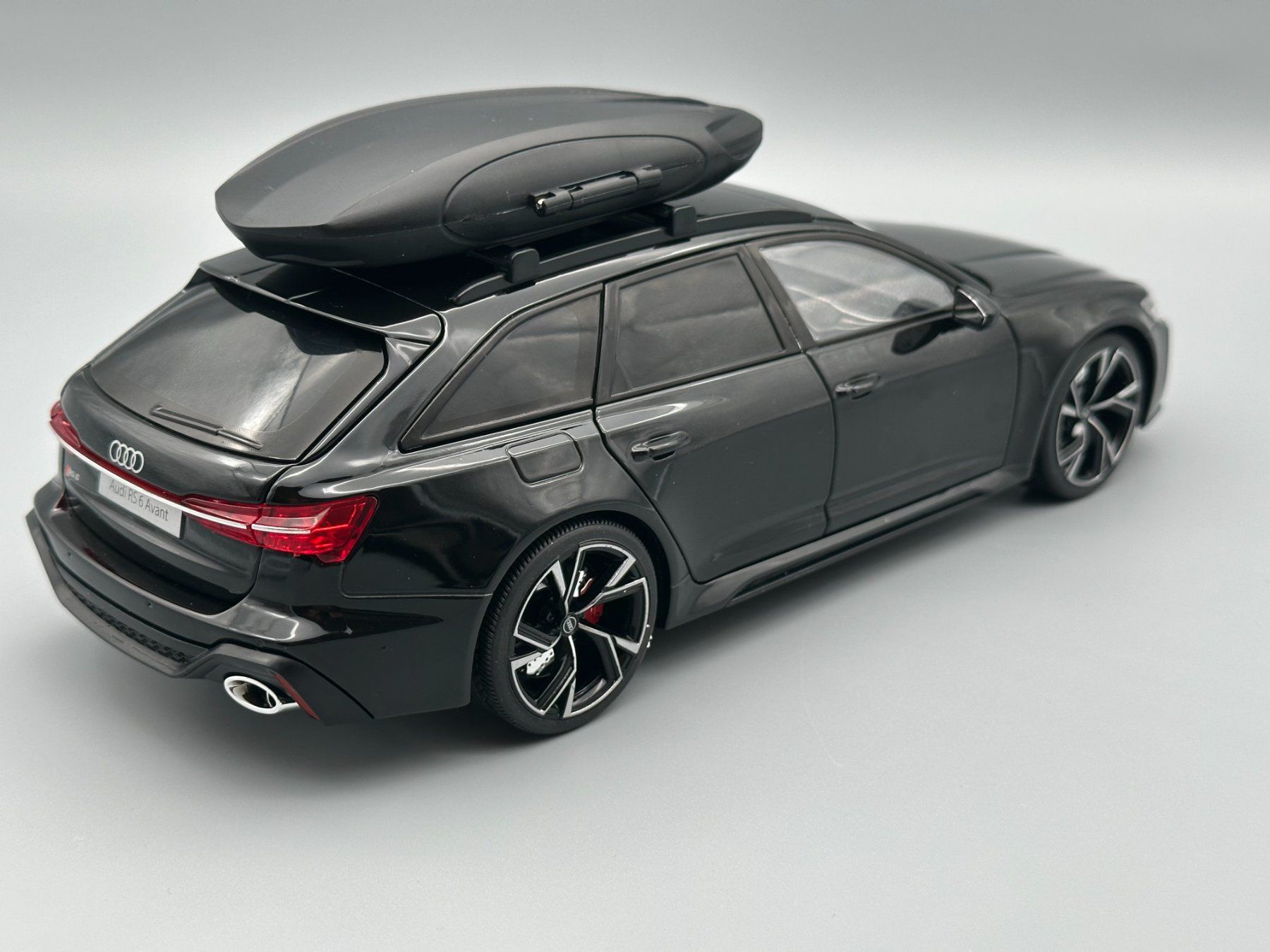 Modellini d'auto: Audi RS6 C8, Modellauto 1:18 – Nuovo (secondo la descrizione) da Schlieren venduto da Selected_Model_Cars 1
