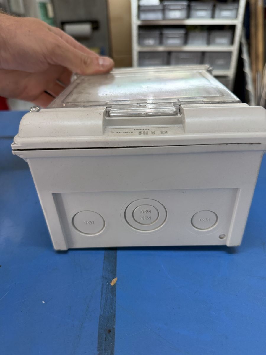 Hager Stromzufuhr: Hager Verteilerkasten Vector IP54 gebraucht – Gebraucht aus Beckenried von chef3945 2