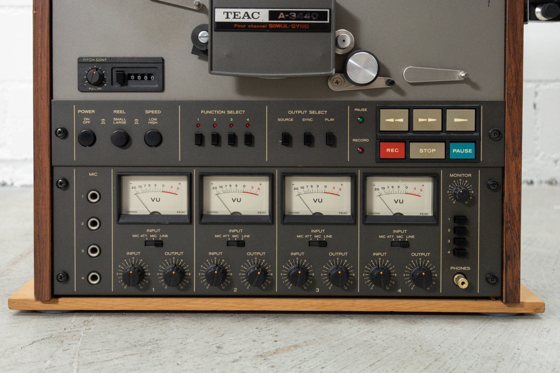 Teac Apparecchi a nastro: TEAC A-3440 Tonbandmaschine – Usato da Zürich venduto da ZuercherBrockenhaus 2