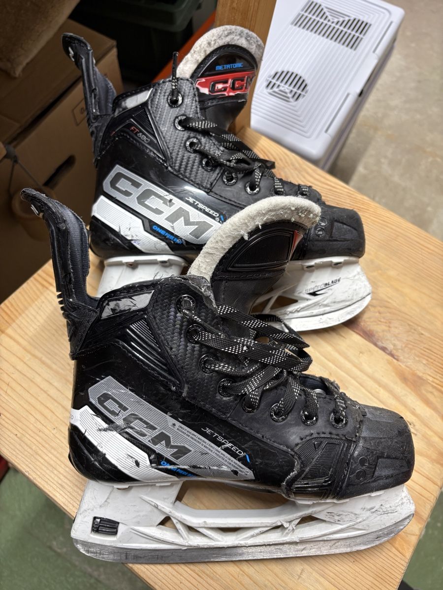 Ccm Pattini da ghiaccio: Eishockeyschlittschuhe CCM Jetspeed FT480 schwarz – Usato da Kirchdorf BE venduto da alfa3316v 1