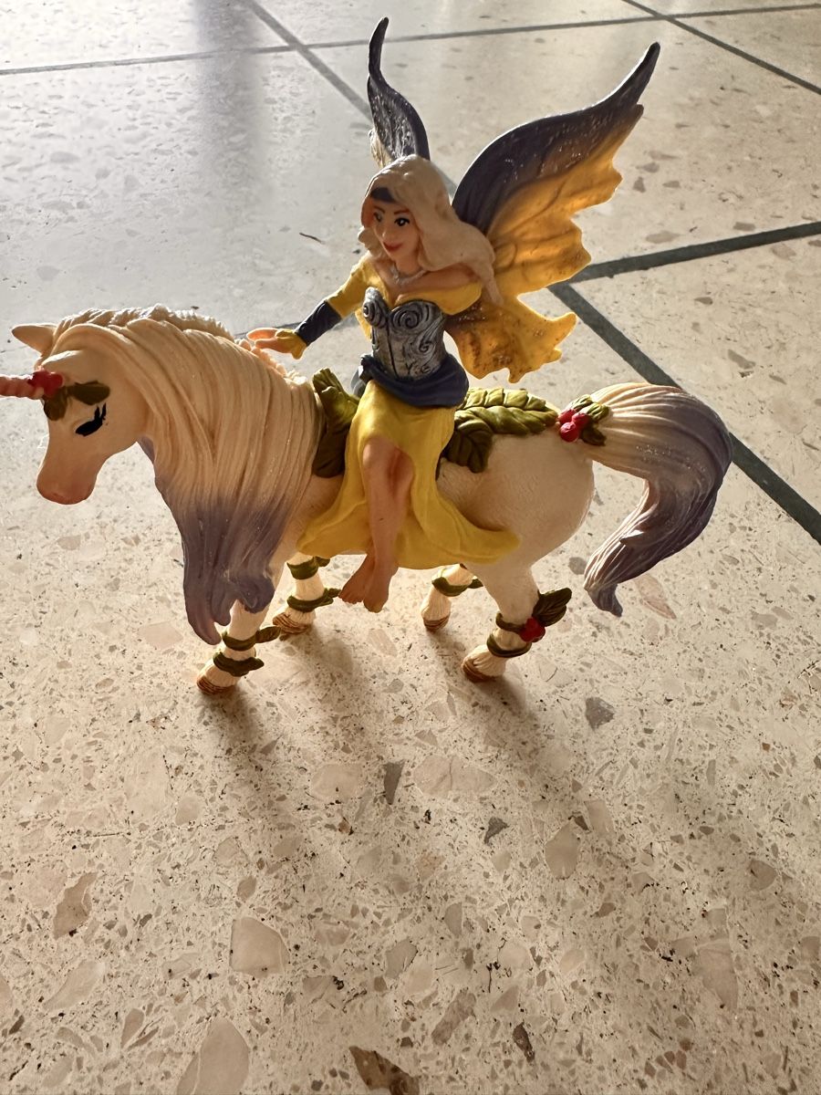 Schleich Spielzeuge: Schleich Einhorn mit Fee – Gebraucht aus Stäfa von Oster_glocke