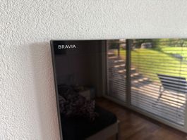 Sehr flacher SONY KDL-40NX720 Monolith Design 102 cm. / 40“