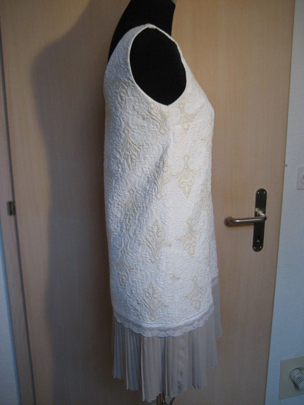 Vestiti: Robe BISCUIT taille M – Nuovo (secondo la descrizione) da Delémont venduto da marryb 3