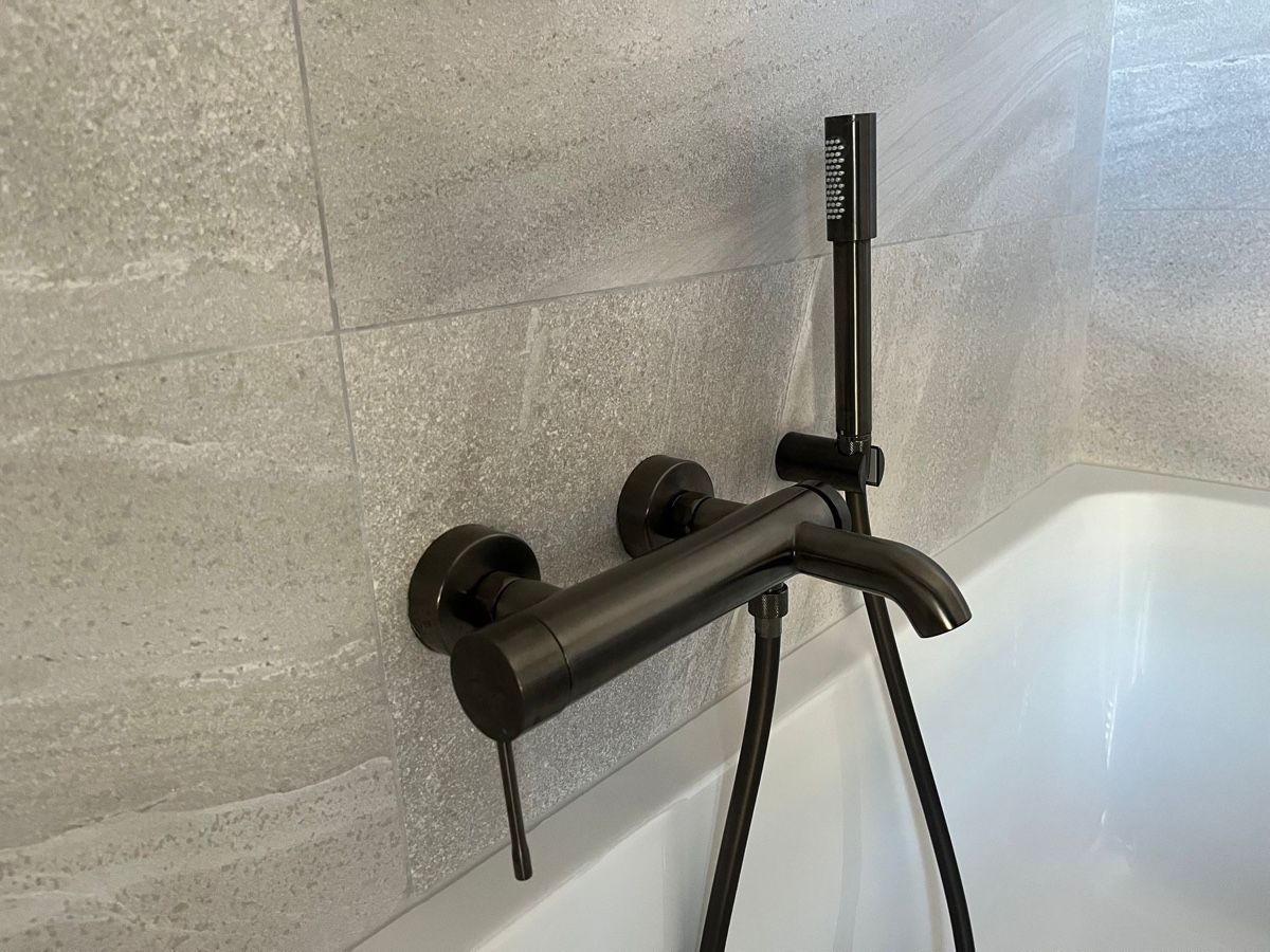 Grohe Rubinetteria: Grohe Modern tap fitting with shower head, brushed black – Usato da Neuchatel venduto da lan_m8r2 2