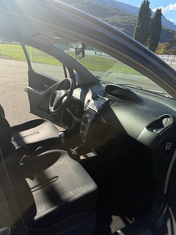 Automobili: Toyota Yaris 1.3 Chic – Usato da Monthey venduto da Quintela77 1