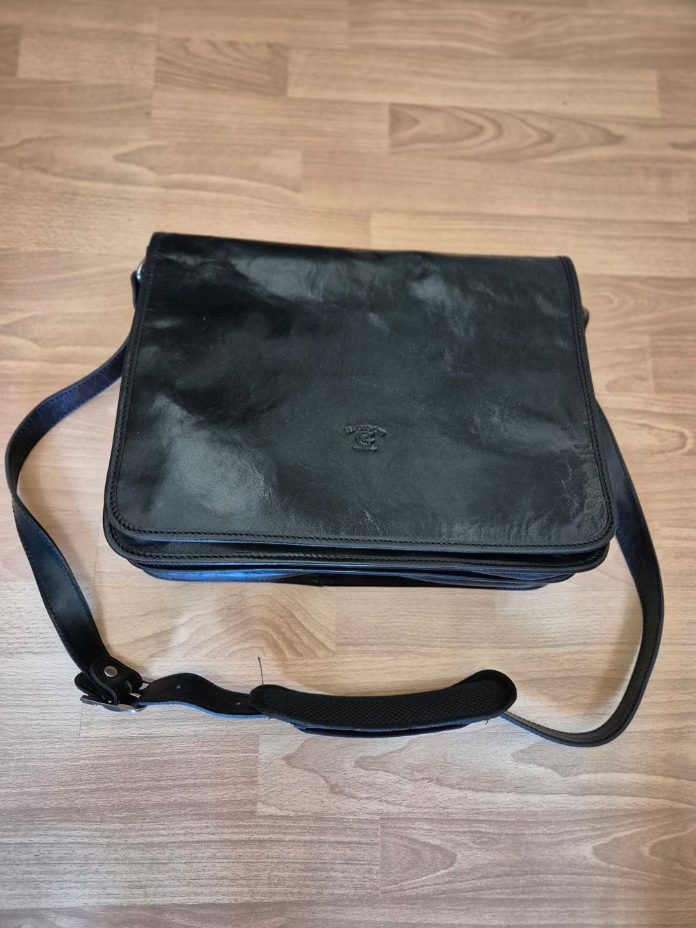 Taschen: Herren Umhänge Tasche (Tracolla) Computer Tasche – Neu und originalverpackt aus St. Gallen von Demos86