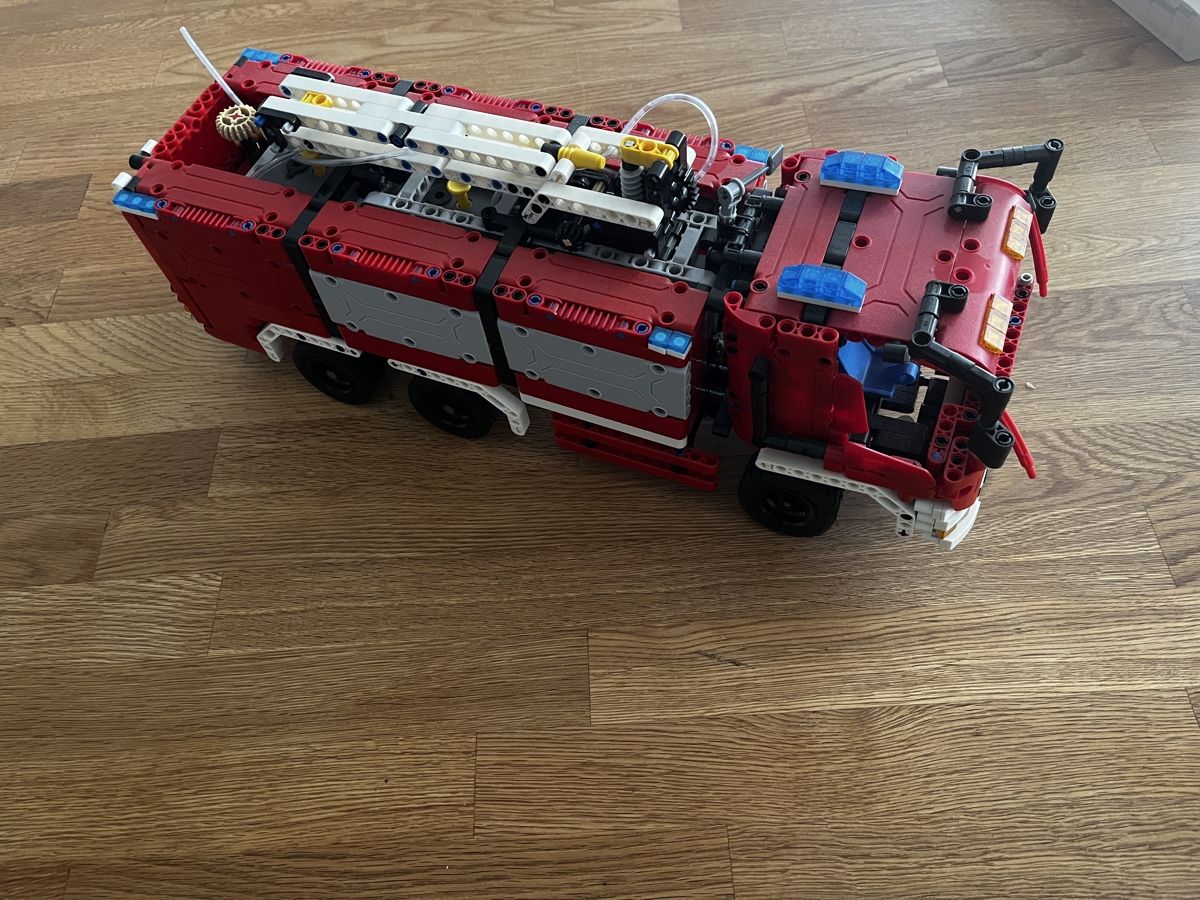Technics Jeux de construction: Technic Feuerwehrfahrzeug mit Wassertank – D'occasion à Niedergösgen par manuel307 2