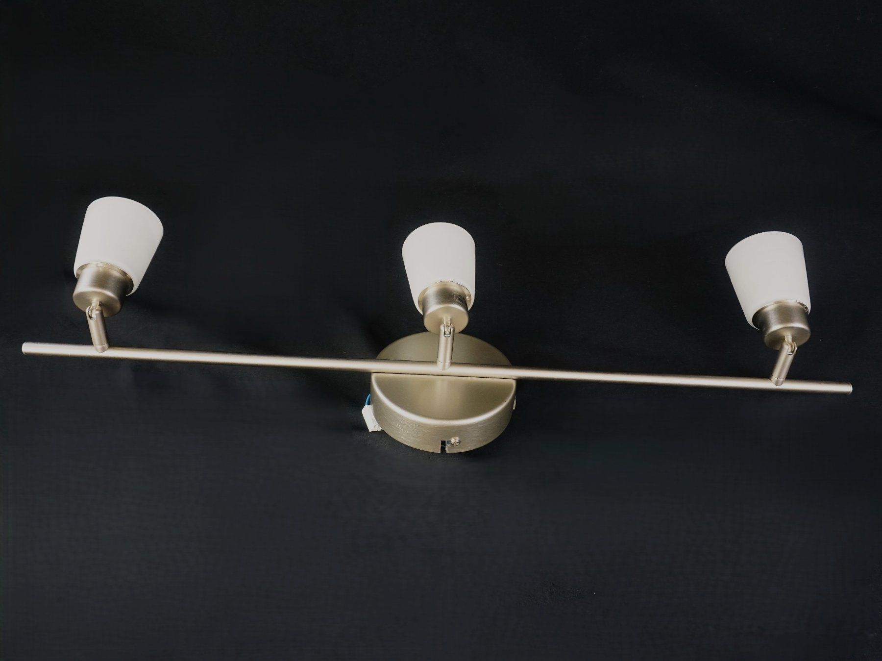 Ikea Lustres & lampes de plafonds: Verstellbare Deckenspotlampe - IKEA BASISK – D'occasion à Pratteln par Restwert_Pratteln