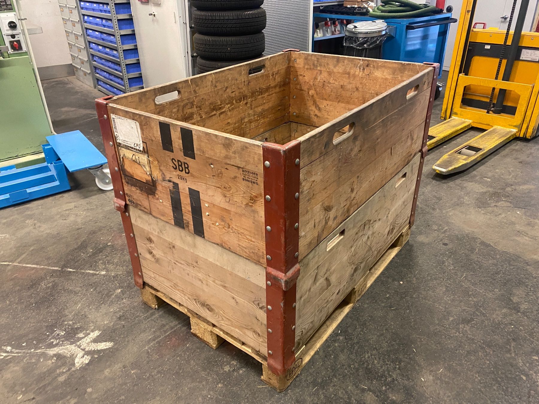 Pallets: 2x Palettenrahmen mit Palette ab 1.- – Usato da Wabern venduto da HK-Design 1