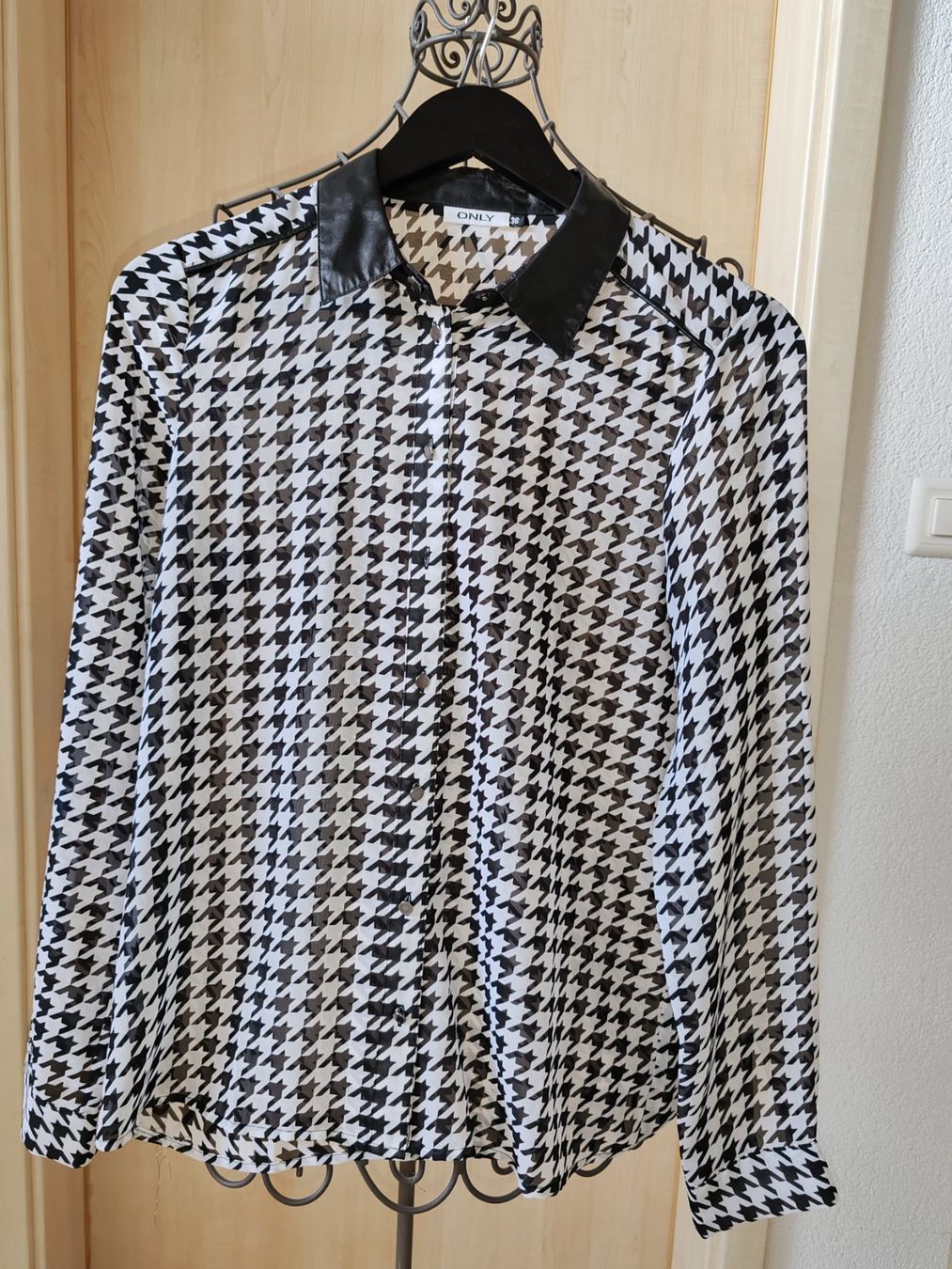 Only Camicette: Neuwertige Pepita-Bluse von Only – Nuovo (secondo la descrizione) da Egnach venduto da bgdo26