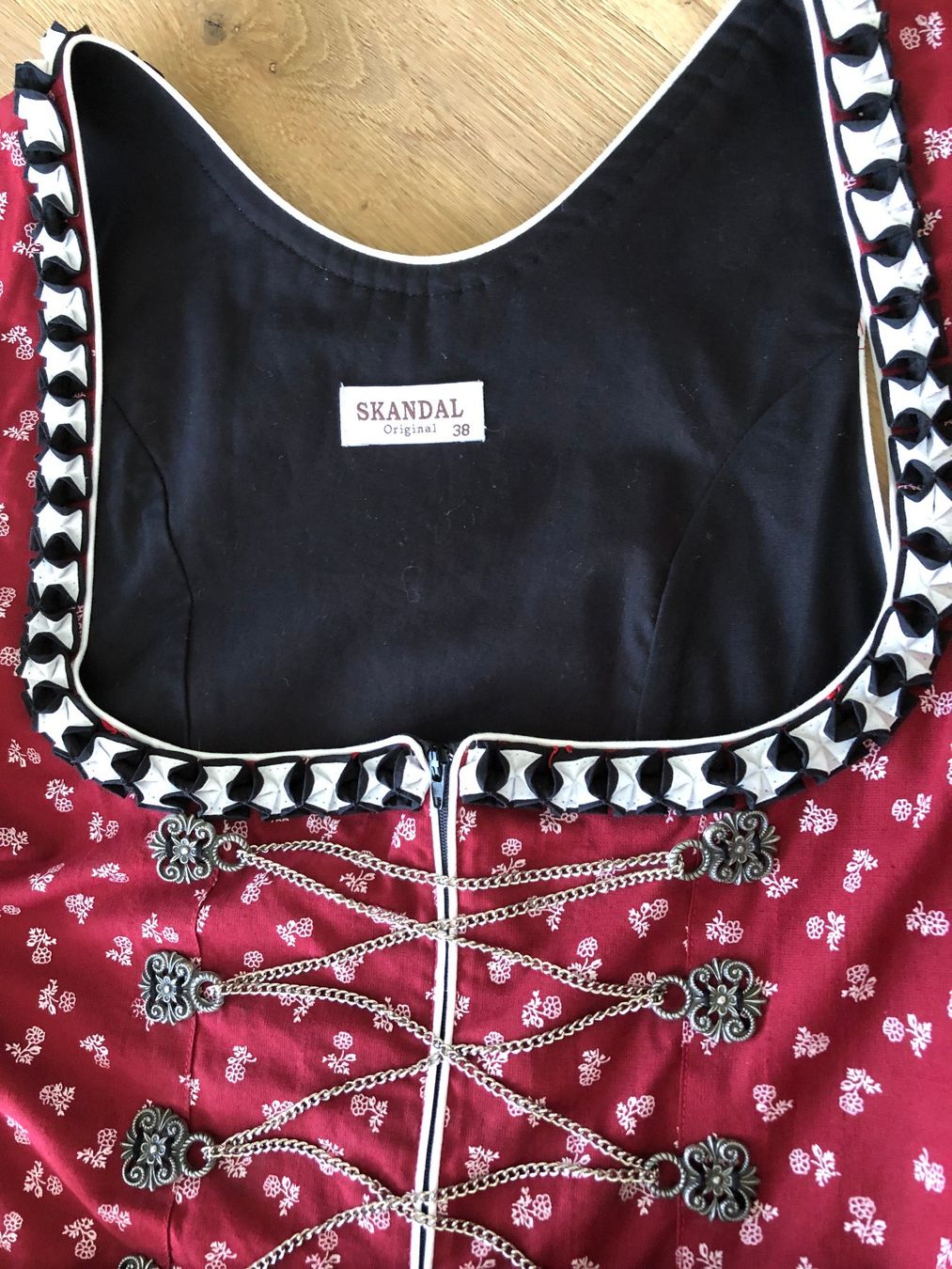 Vestiti: Dirndl Gr. 36 der Marke Skandal – Usato da Adligenswil venduto da futura0041 2
